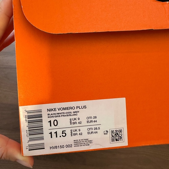 NWT Nike Vomero Plus Black-White Men’s 10 or Women’s 11.5 - Picture 7 of 7